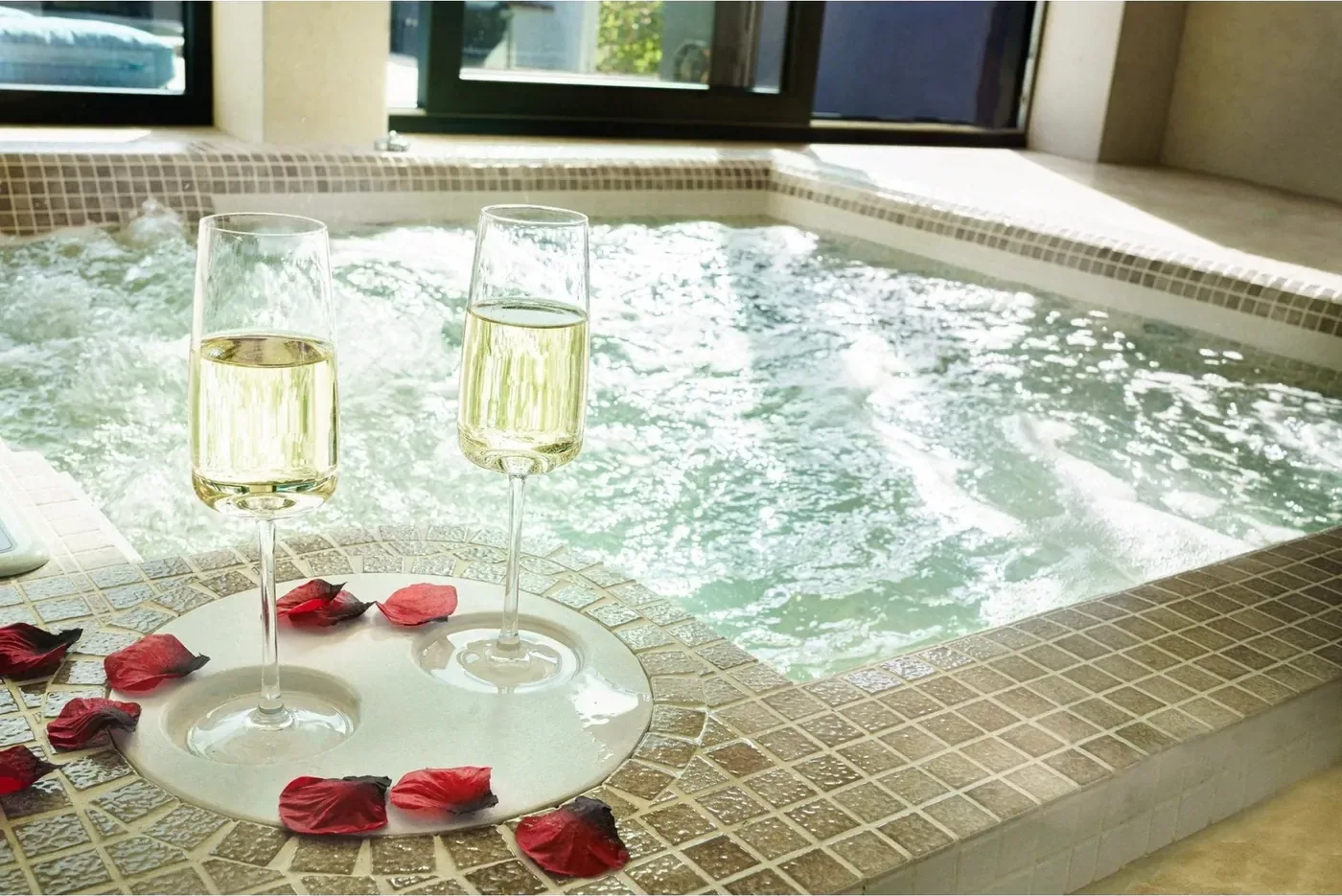 Mise en scène romantique dans un loft privatif avec jacuzzi, sauna et hammam — photo 2