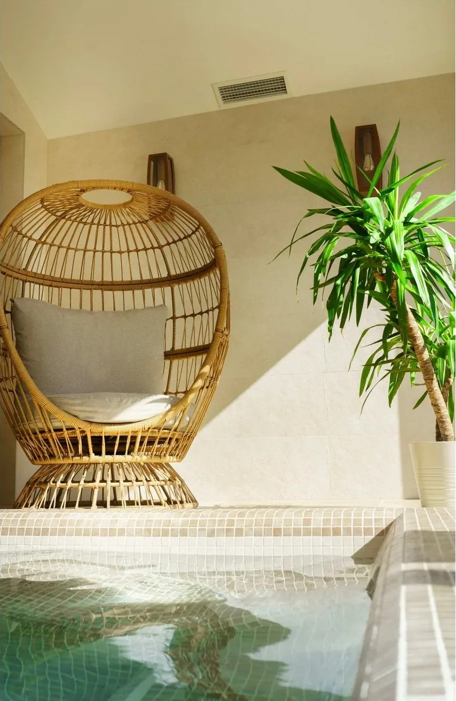 Mise en scène romantique dans un loft privatif avec jacuzzi, sauna et hammam — photo 4